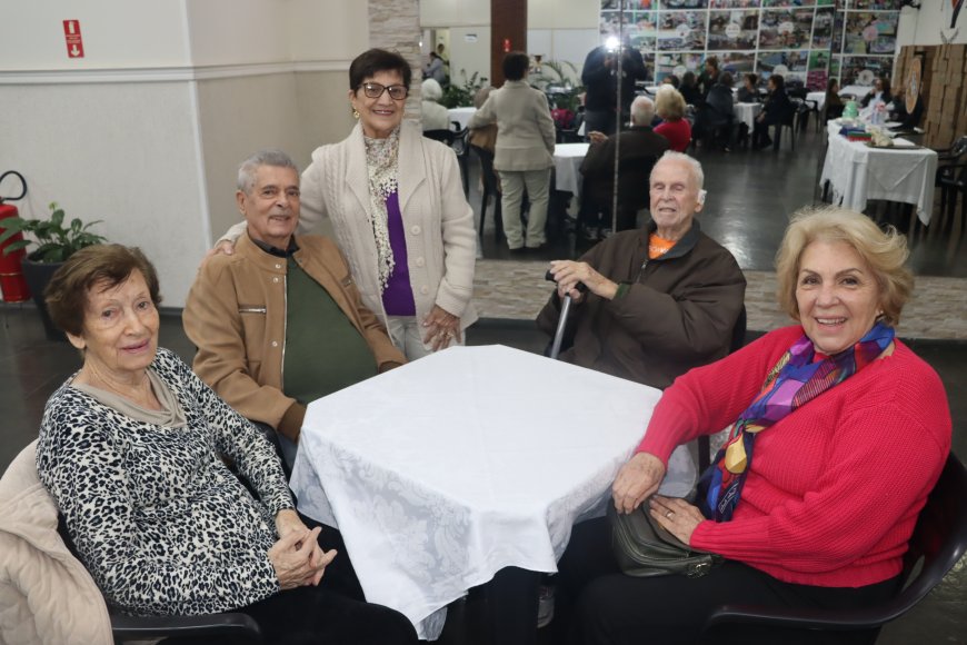 Atividade recreativa para a terceira idade celebrou Dia dos Pais em Serra Negra