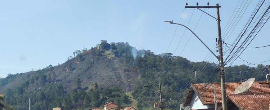 Incêndios em Serra Negra aumentam preocupações com segurança e meio ambiente