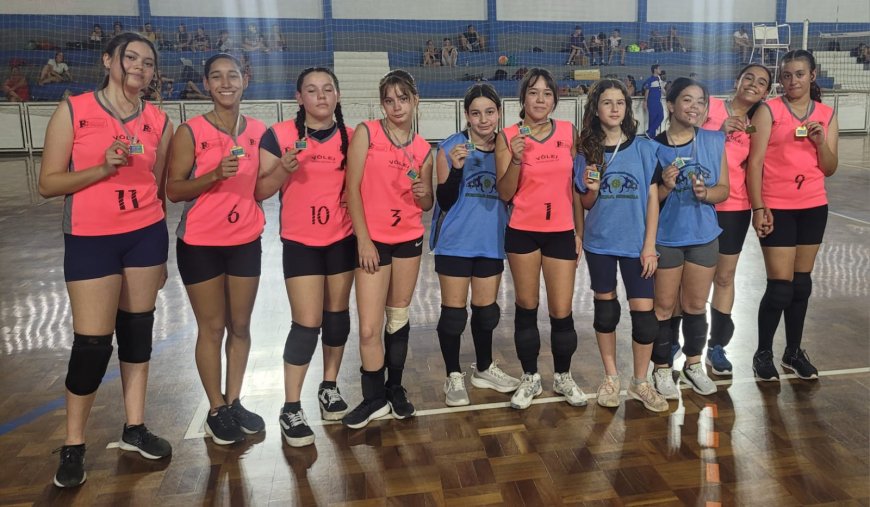 Vôlei feminino de Serra Negra é medalha de prata em competição regional