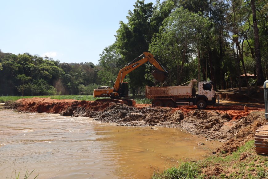 Lagos do Bairro das Posses começam a ser desassoreados