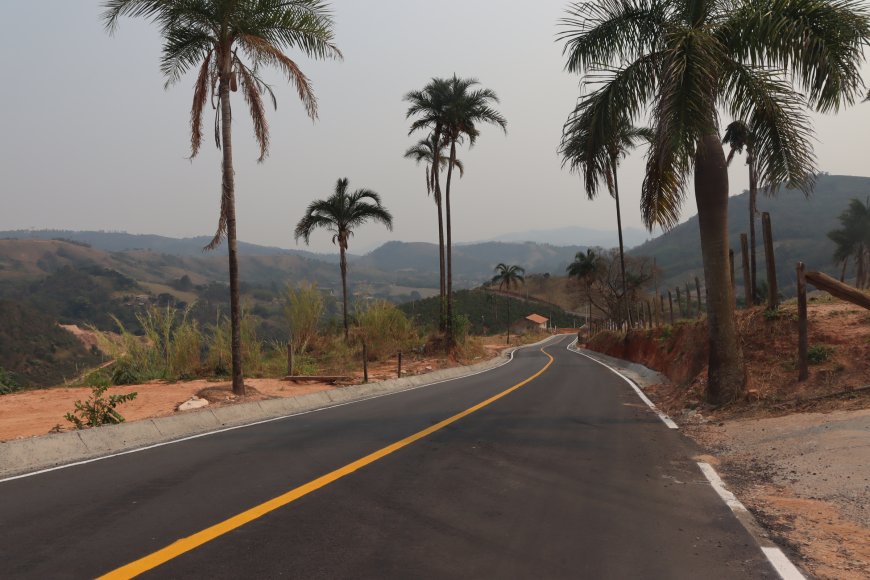 Com asfalto novo, duas importantes vias rurais de Serra Negra recebem demarcação de solo