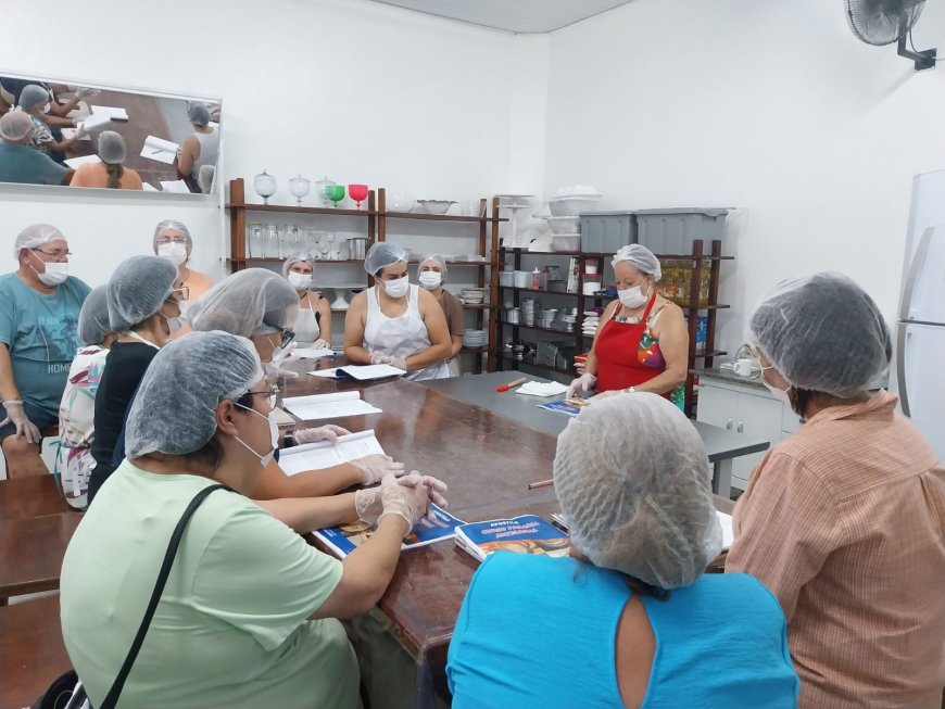 Dezenas de alunos iniciam as aulas na Escola Municipal Profissionalizante José Franco de Godoy